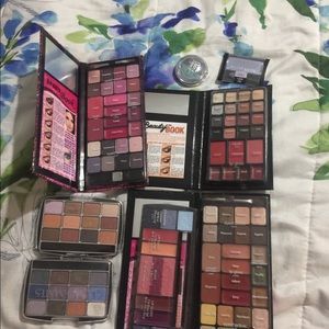 Miscellaneous make up. Most never used.